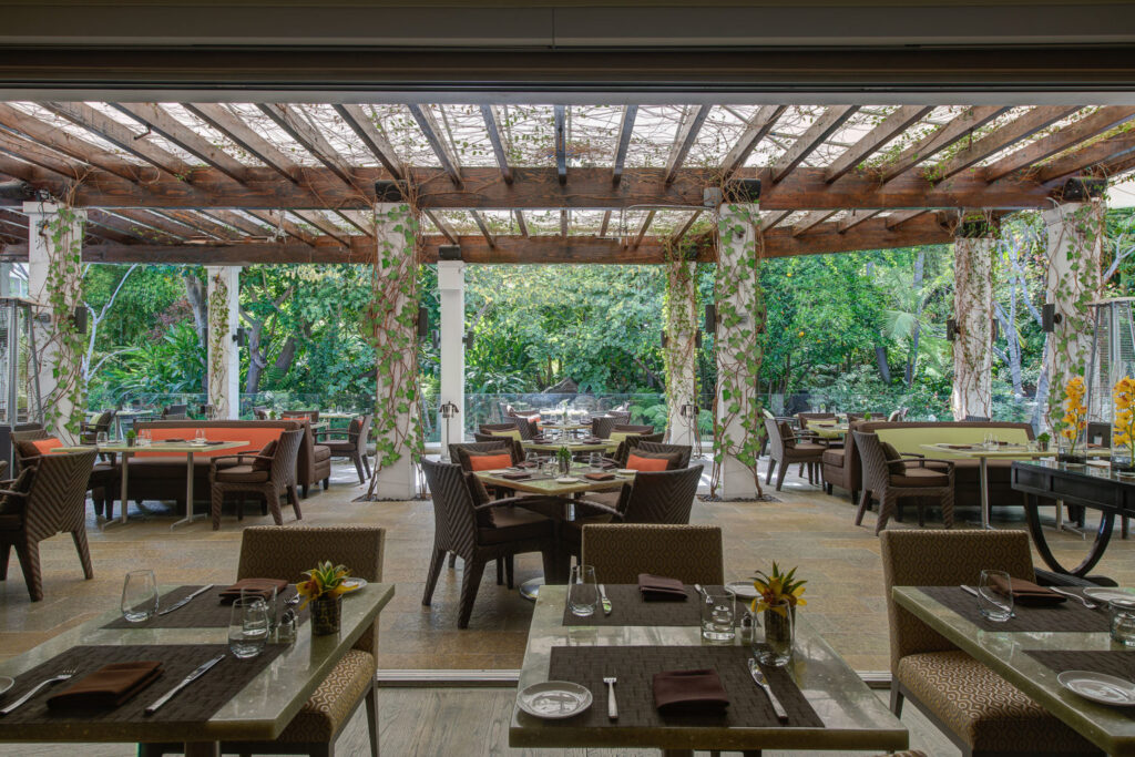 Cavatina outdoor patio